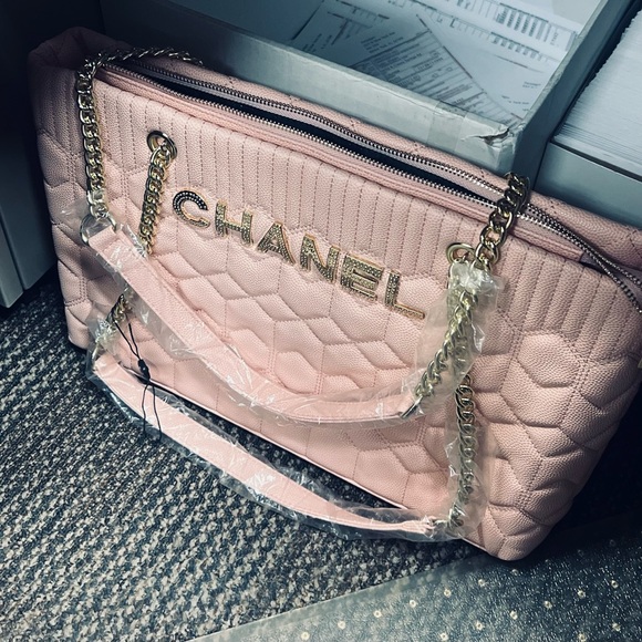 ***AUTHENTIC Chanel Pink Purse ***with matching mini - Picture 5 of 7